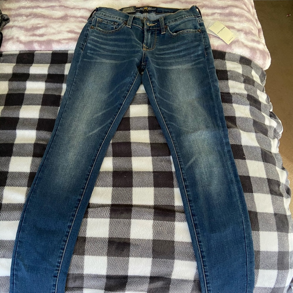 New with tags Lucky brand charlie skinny jeans
